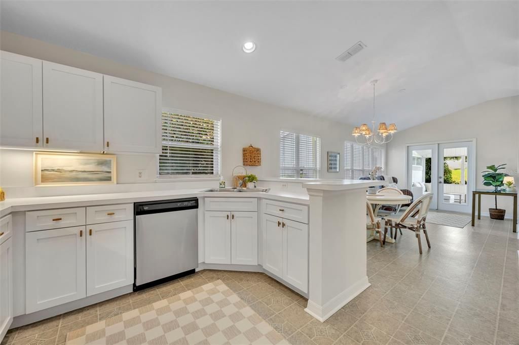 For Sale: $350,000 (2 beds, 2 baths, 1515 Square Feet)