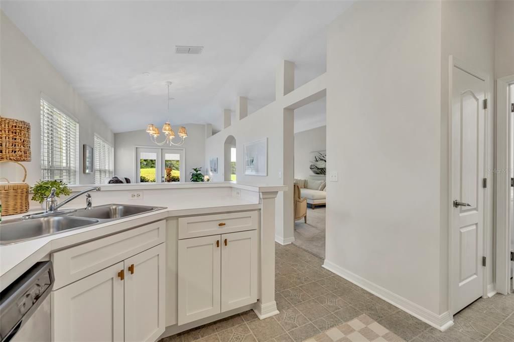 For Sale: $350,000 (2 beds, 2 baths, 1515 Square Feet)