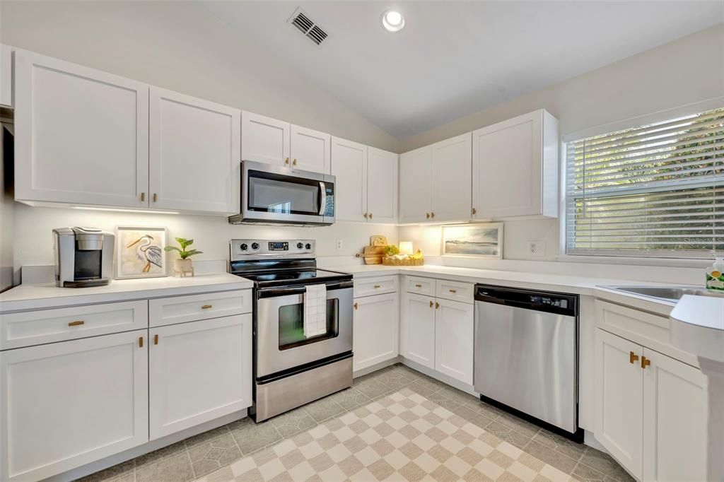 For Sale: $350,000 (2 beds, 2 baths, 1515 Square Feet)