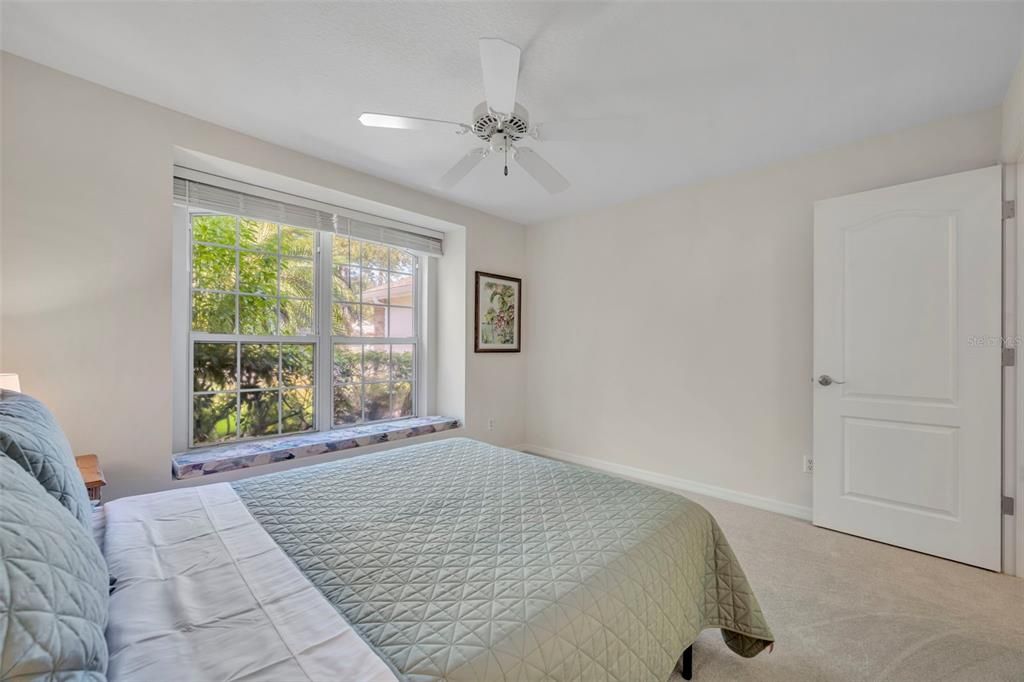 For Sale: $350,000 (2 beds, 2 baths, 1515 Square Feet)