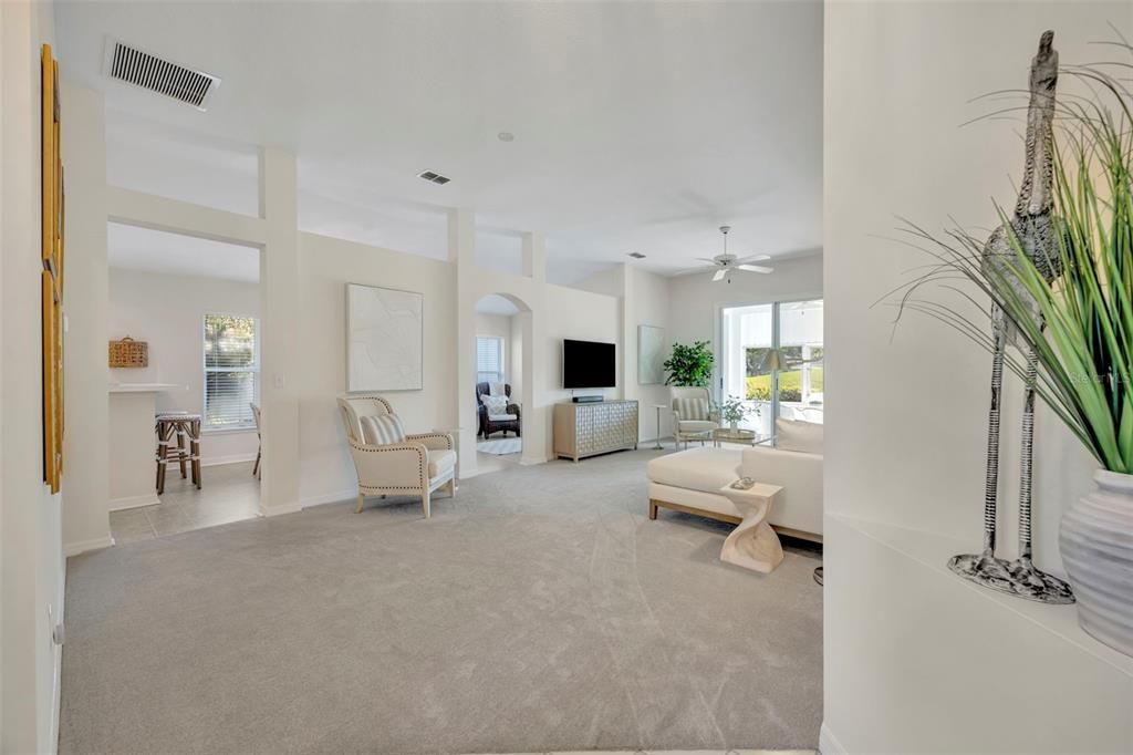 For Sale: $350,000 (2 beds, 2 baths, 1515 Square Feet)