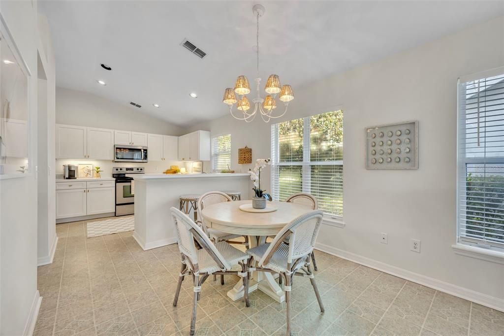 For Sale: $350,000 (2 beds, 2 baths, 1515 Square Feet)