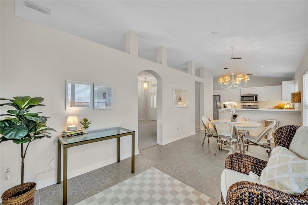 For Sale: $350,000 (2 beds, 2 baths, 1515 Square Feet)