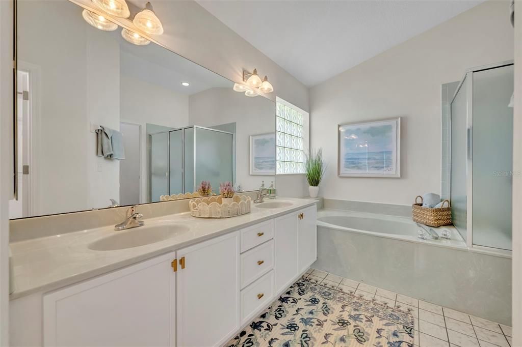 For Sale: $350,000 (2 beds, 2 baths, 1515 Square Feet)