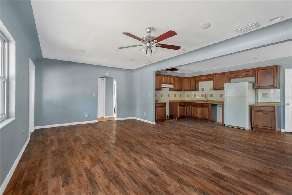 待售: $295,000 (3 贝兹, 2 浴室, 1128 平方英尺)