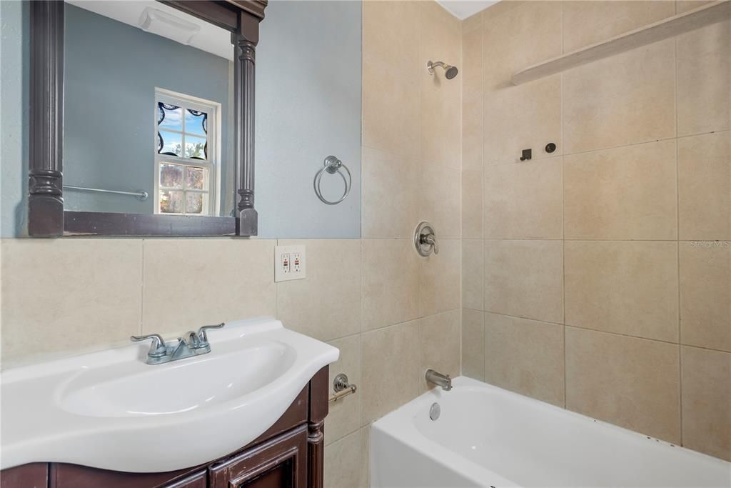 待售: $295,000 (3 贝兹, 2 浴室, 1128 平方英尺)