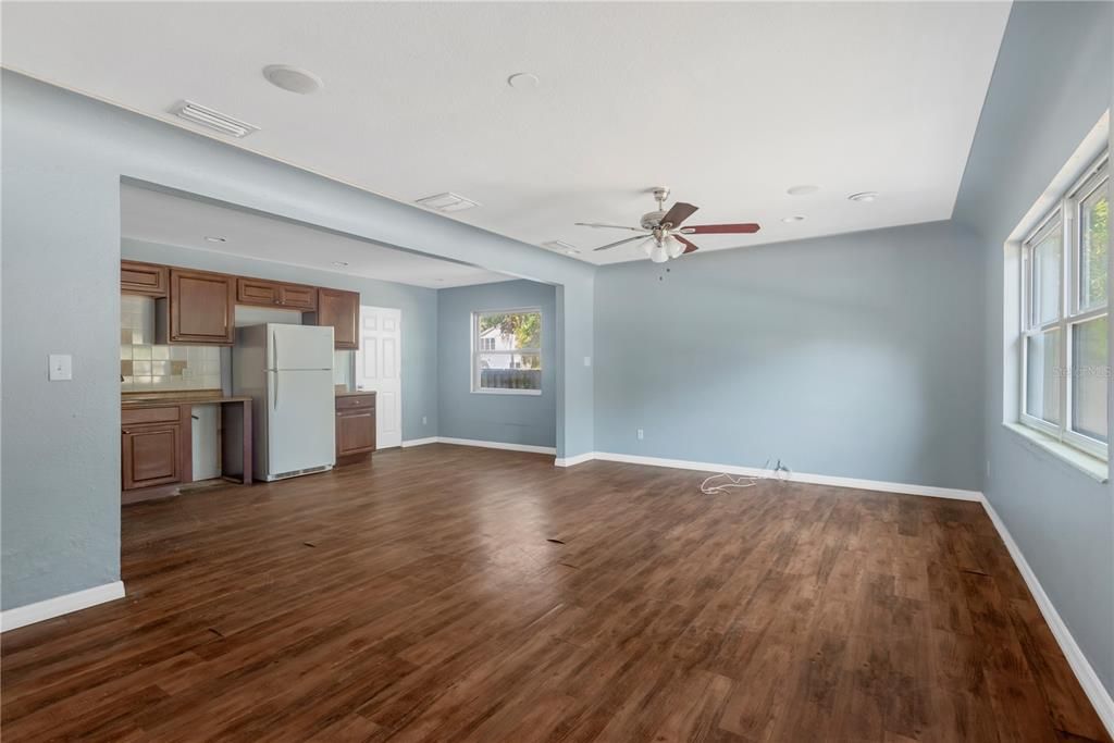 待售: $295,000 (3 贝兹, 2 浴室, 1128 平方英尺)