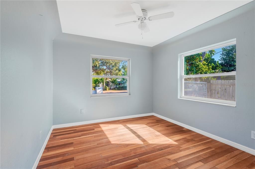 待售: $295,000 (3 贝兹, 2 浴室, 1128 平方英尺)