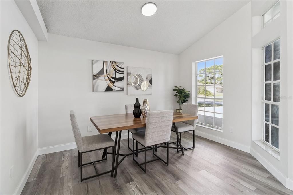 待售: $310,000 (3 贝兹, 2 浴室, 1652 平方英尺)