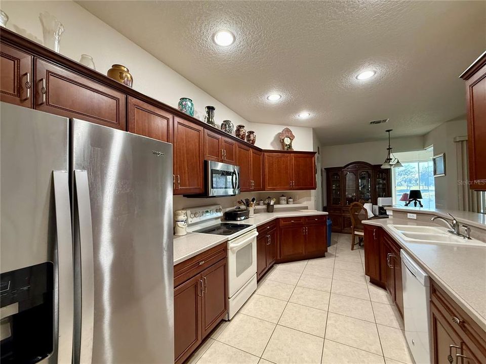 For Sale: $324,995 (4 beds, 3 baths, 3237 Square Feet)
