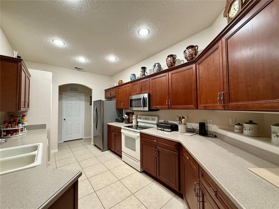 For Sale: $324,995 (4 beds, 3 baths, 3237 Square Feet)