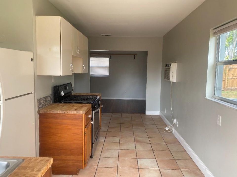 For Rent: $1,050 (1 beds, 1 baths, 783 Square Feet)