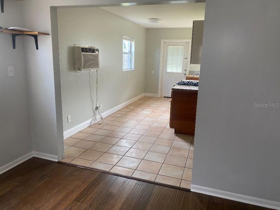 For Rent: $1,050 (1 beds, 1 baths, 783 Square Feet)