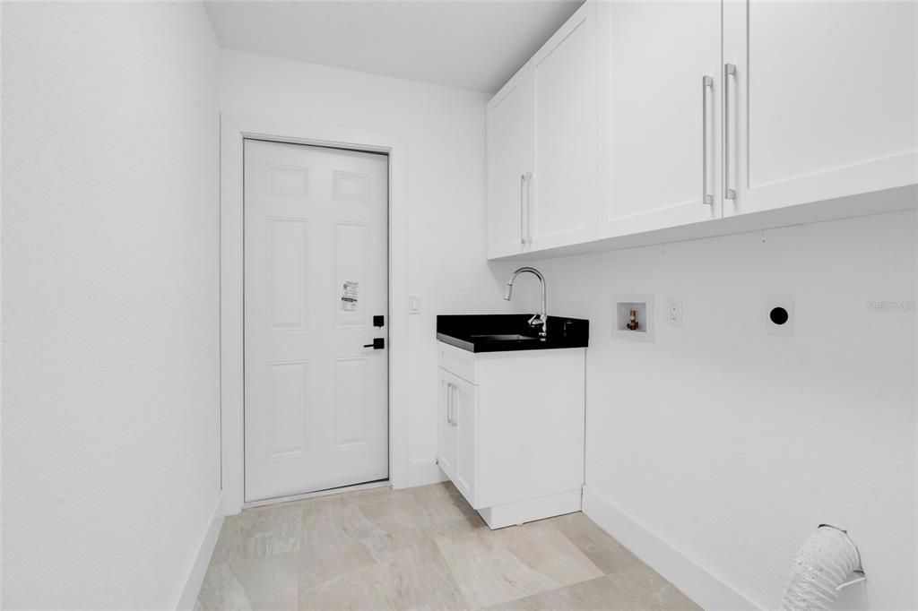 На продажу: $285,000 (3 спален, 2 ванн, 1806 Квадратных фут)