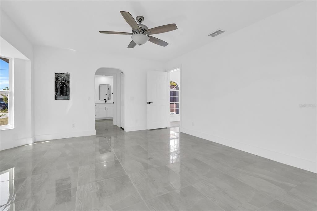 На продажу: $285,000 (3 спален, 2 ванн, 1806 Квадратных фут)