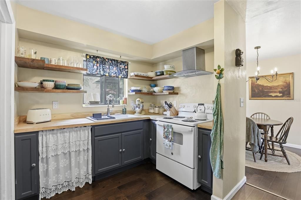 待售: $299,900 (3 贝兹, 2 浴室, 1286 平方英尺)