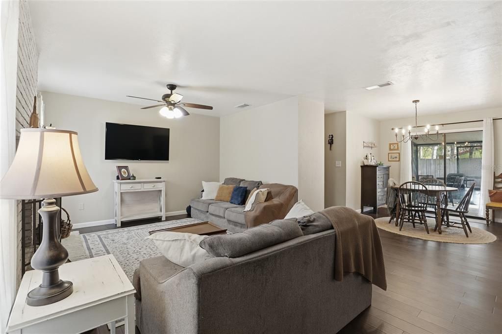 待售: $299,900 (3 贝兹, 2 浴室, 1286 平方英尺)