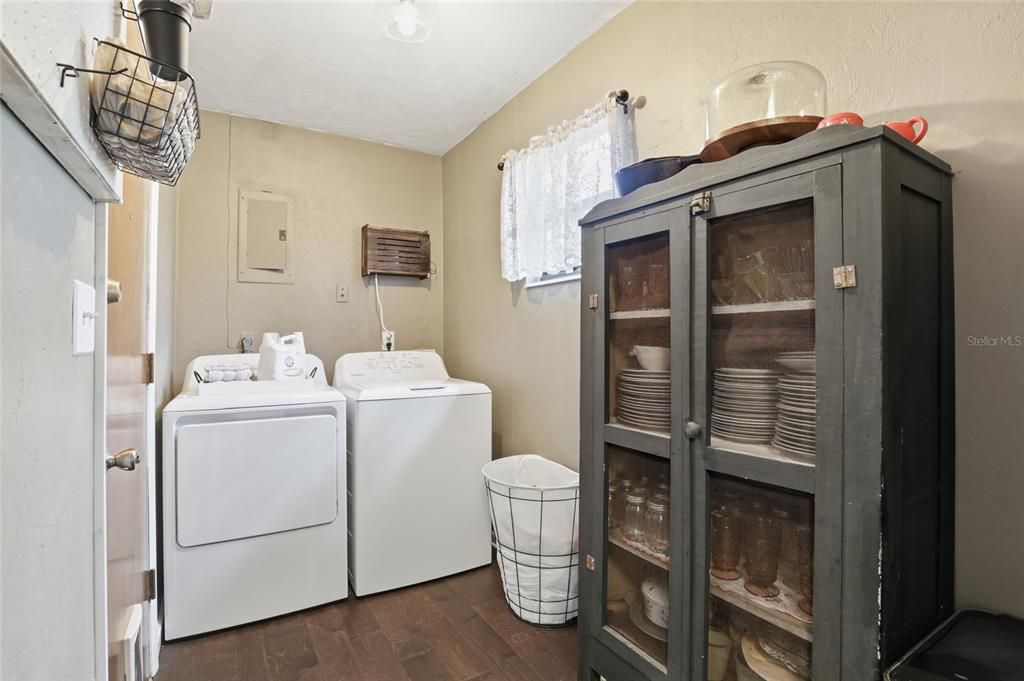 待售: $299,900 (3 贝兹, 2 浴室, 1286 平方英尺)