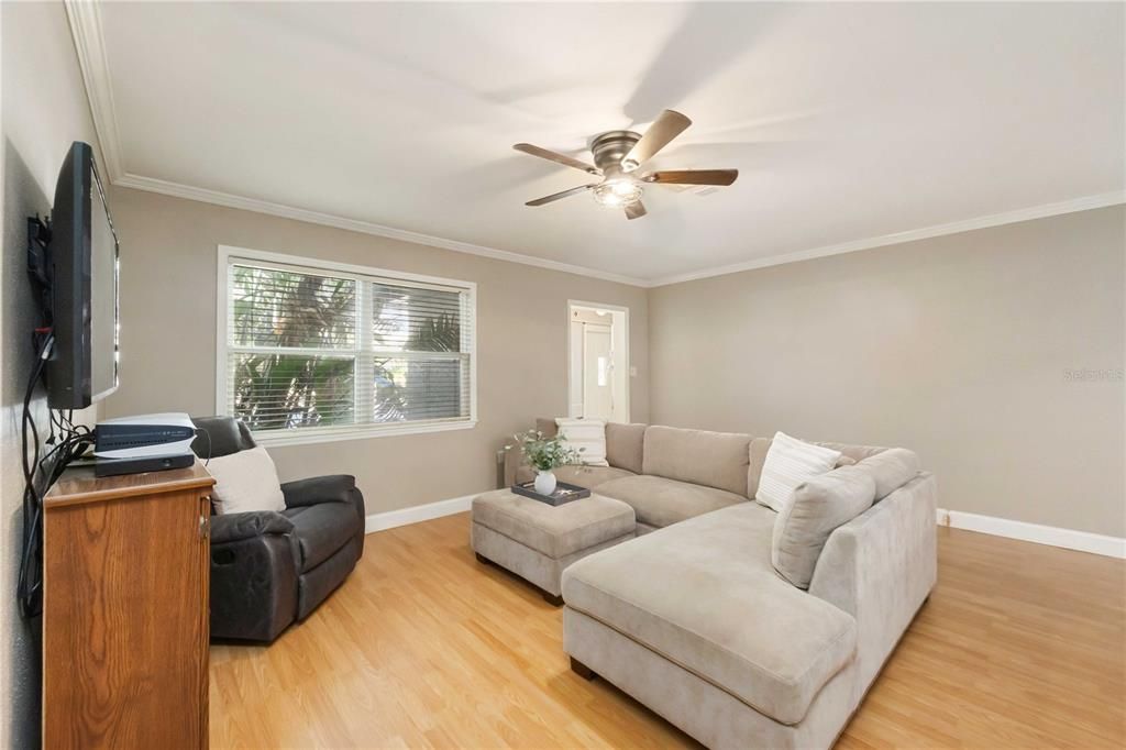 En Venta: $480,000 (4 camas, 2 baños, 2086 Pies cuadrados)