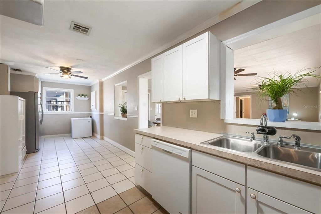 En Venta: $480,000 (4 camas, 2 baños, 2086 Pies cuadrados)