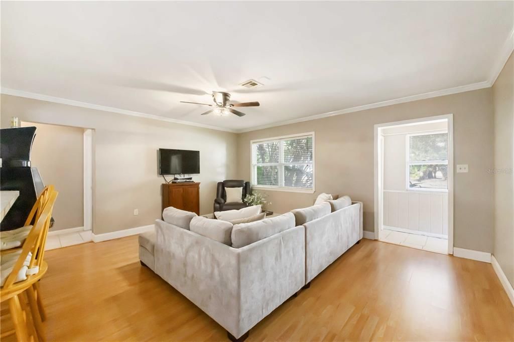 En Venta: $480,000 (4 camas, 2 baños, 2086 Pies cuadrados)