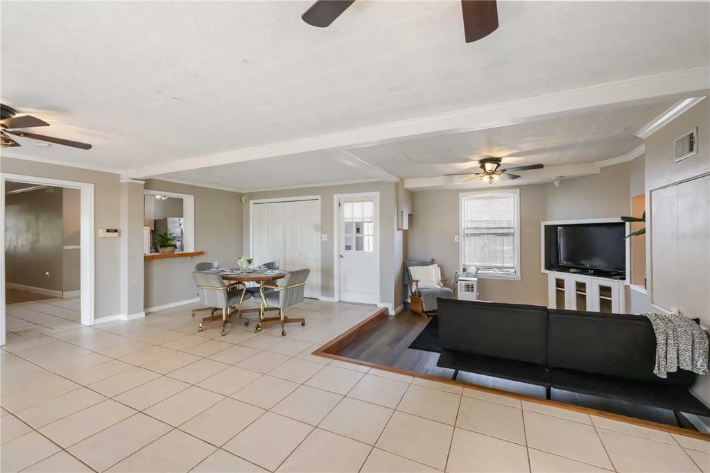 En Venta: $480,000 (4 camas, 2 baños, 2086 Pies cuadrados)