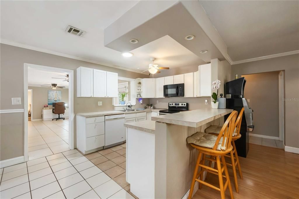 En Venta: $480,000 (4 camas, 2 baños, 2086 Pies cuadrados)