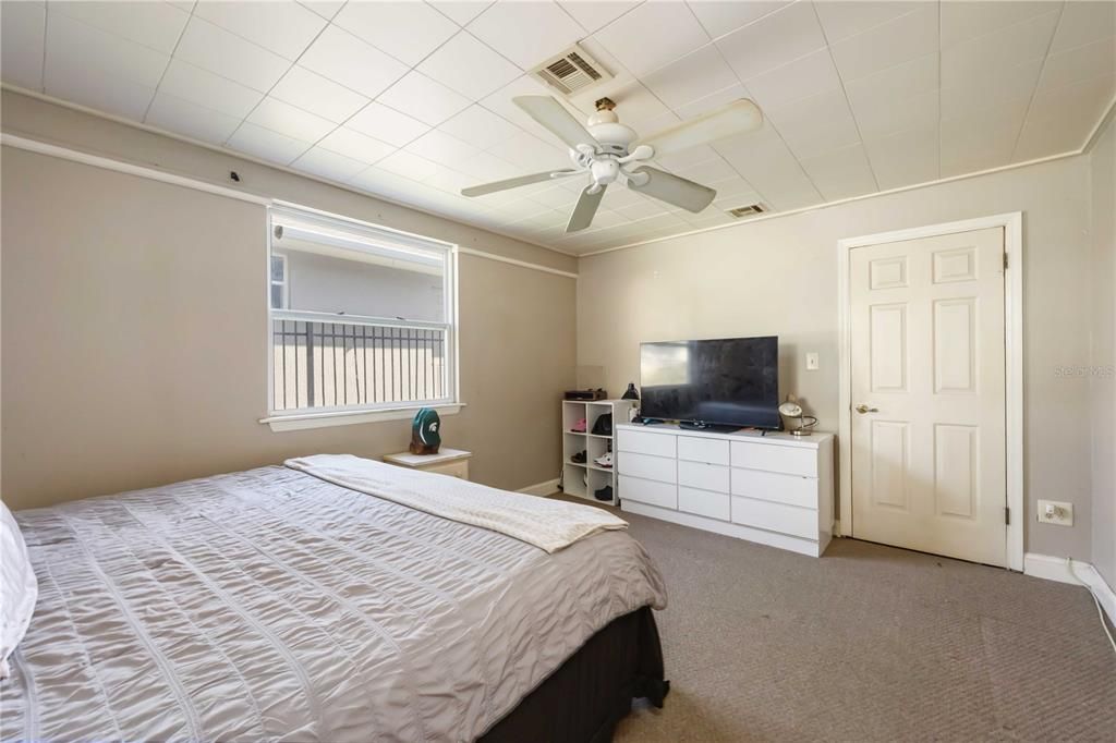 En Venta: $480,000 (4 camas, 2 baños, 2086 Pies cuadrados)