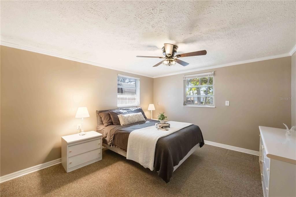 En Venta: $480,000 (4 camas, 2 baños, 2086 Pies cuadrados)