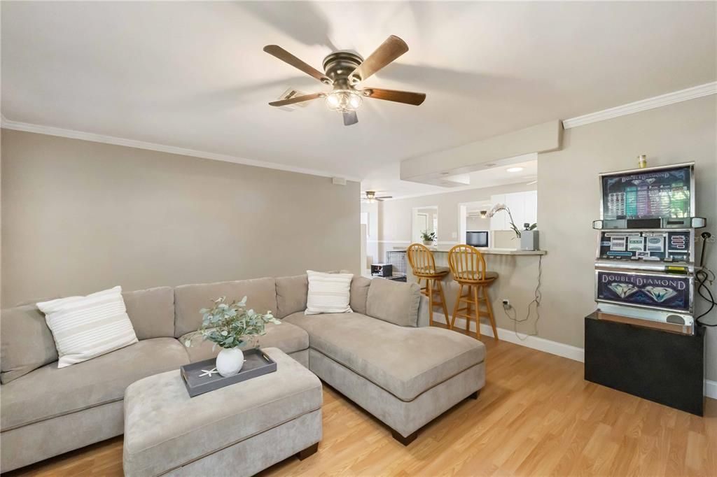 En Venta: $480,000 (4 camas, 2 baños, 2086 Pies cuadrados)