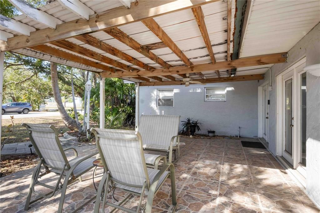 En Venta: $480,000 (4 camas, 2 baños, 2086 Pies cuadrados)