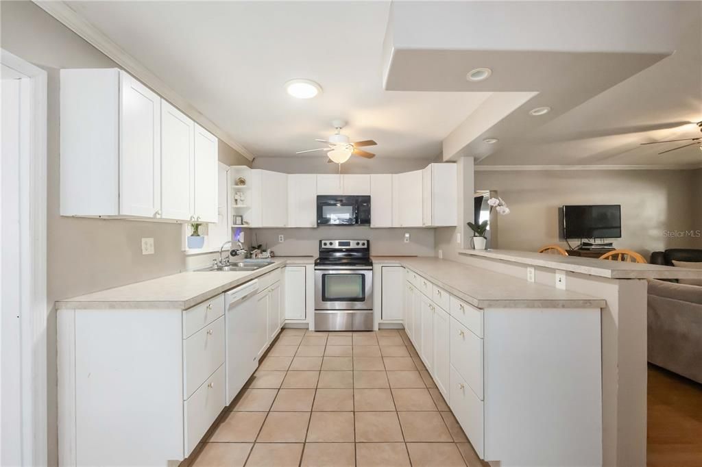 En Venta: $480,000 (4 camas, 2 baños, 2086 Pies cuadrados)