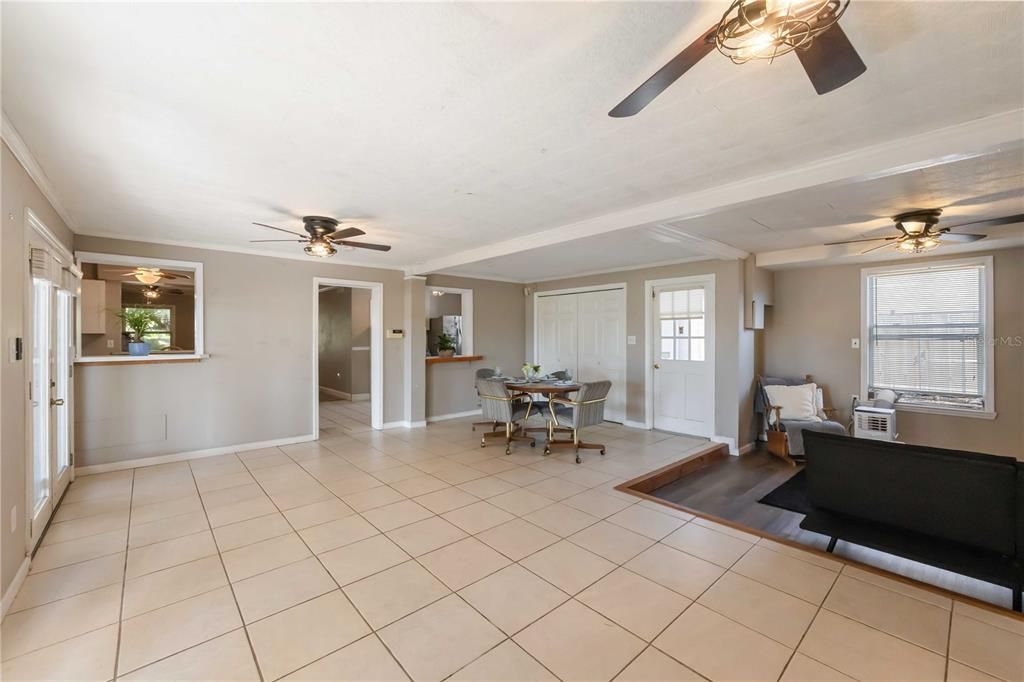 En Venta: $480,000 (4 camas, 2 baños, 2086 Pies cuadrados)