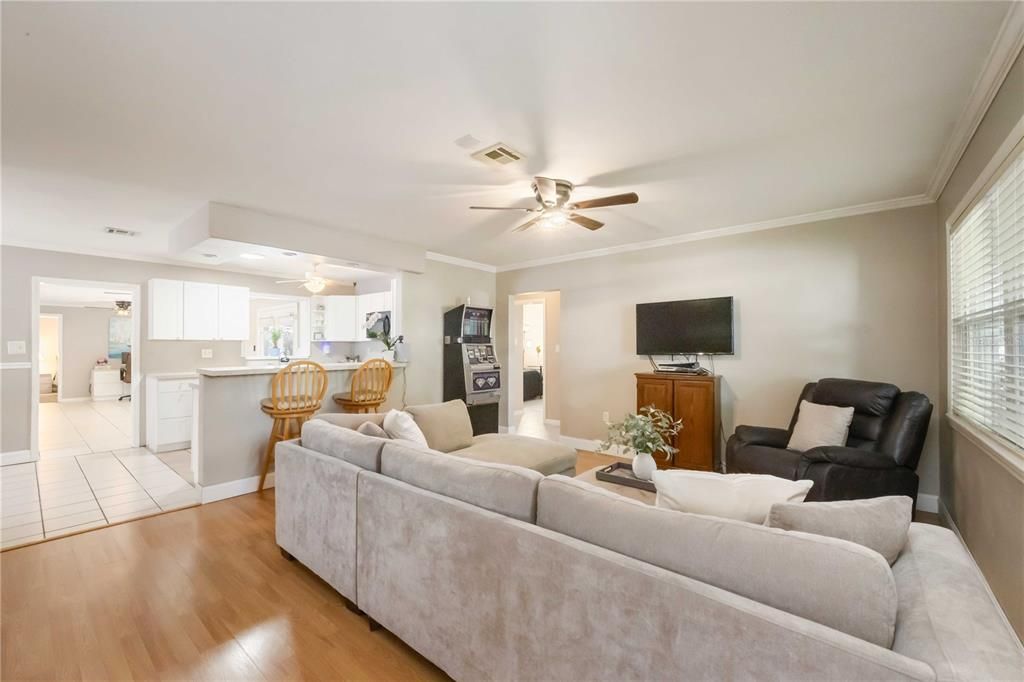 En Venta: $480,000 (4 camas, 2 baños, 2086 Pies cuadrados)