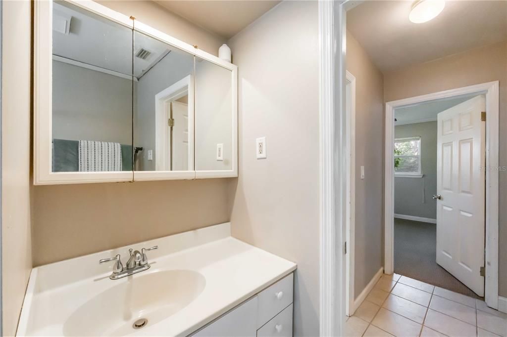 En Venta: $480,000 (4 camas, 2 baños, 2086 Pies cuadrados)