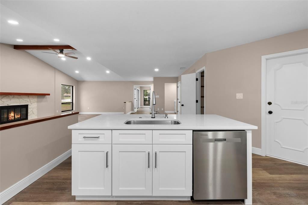 待售: $710,000 (3 贝兹, 4 浴室, 2982 平方英尺)