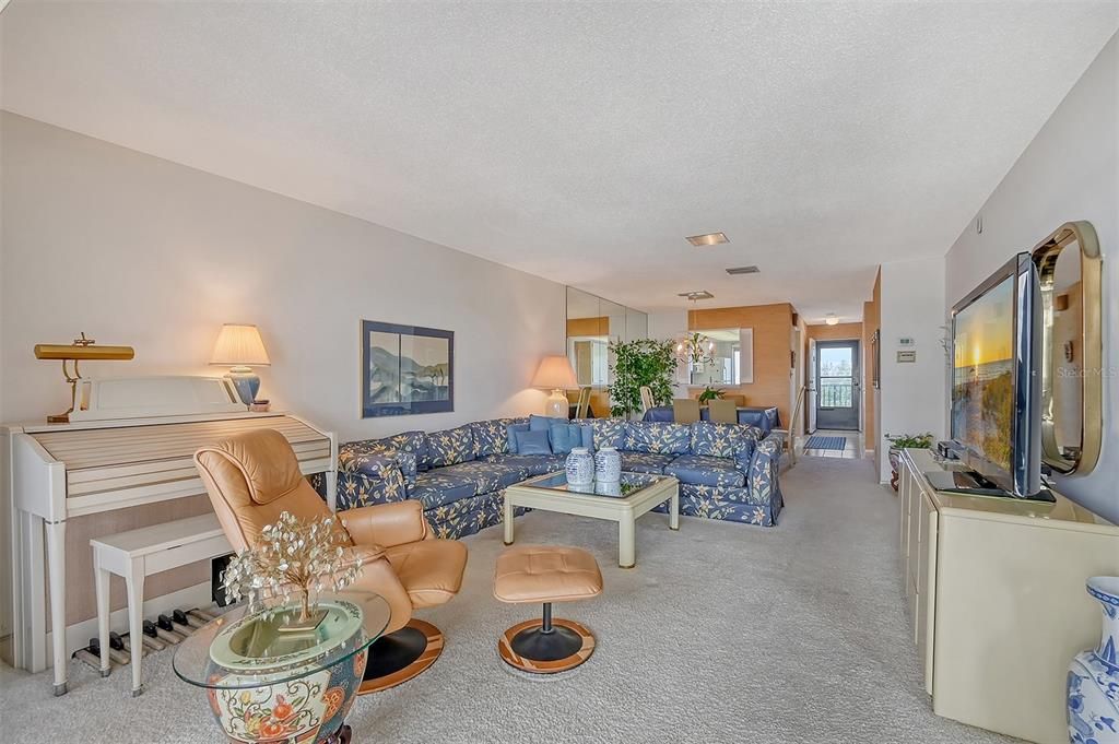 待售: $499,000 (2 贝兹, 2 浴室, 1093 平方英尺)