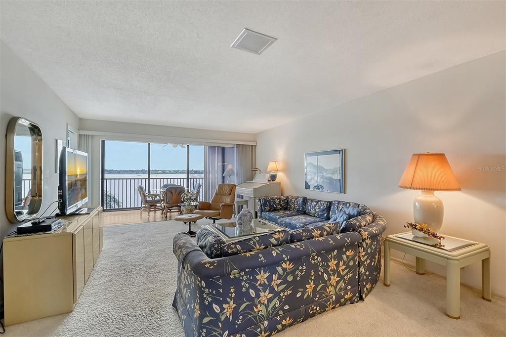 待售: $499,000 (2 贝兹, 2 浴室, 1093 平方英尺)