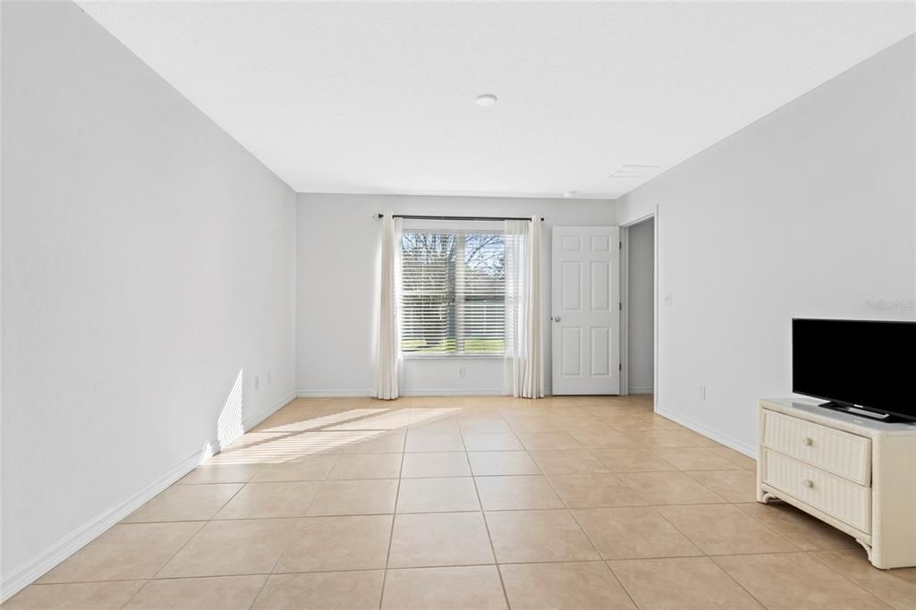 For Sale: $299,999 (3 beds, 2 baths, 1596 Square Feet)