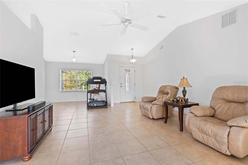 For Sale: $299,999 (3 beds, 2 baths, 1596 Square Feet)