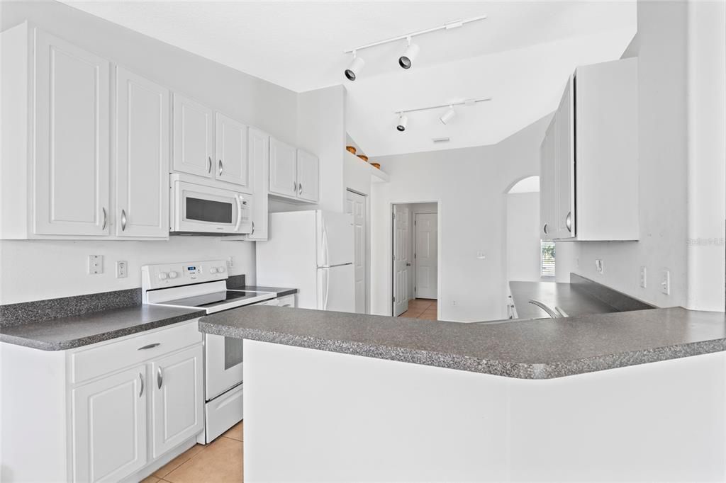 For Sale: $299,999 (3 beds, 2 baths, 1596 Square Feet)