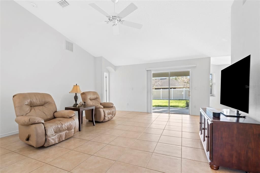 For Sale: $299,999 (3 beds, 2 baths, 1596 Square Feet)