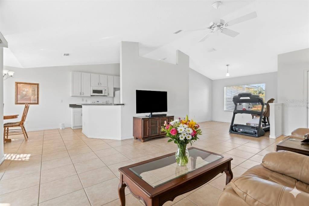 For Sale: $299,999 (3 beds, 2 baths, 1596 Square Feet)