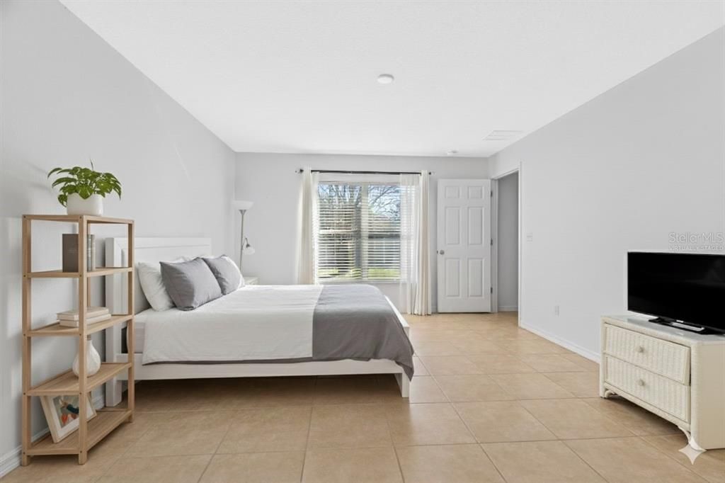 For Sale: $299,999 (3 beds, 2 baths, 1596 Square Feet)