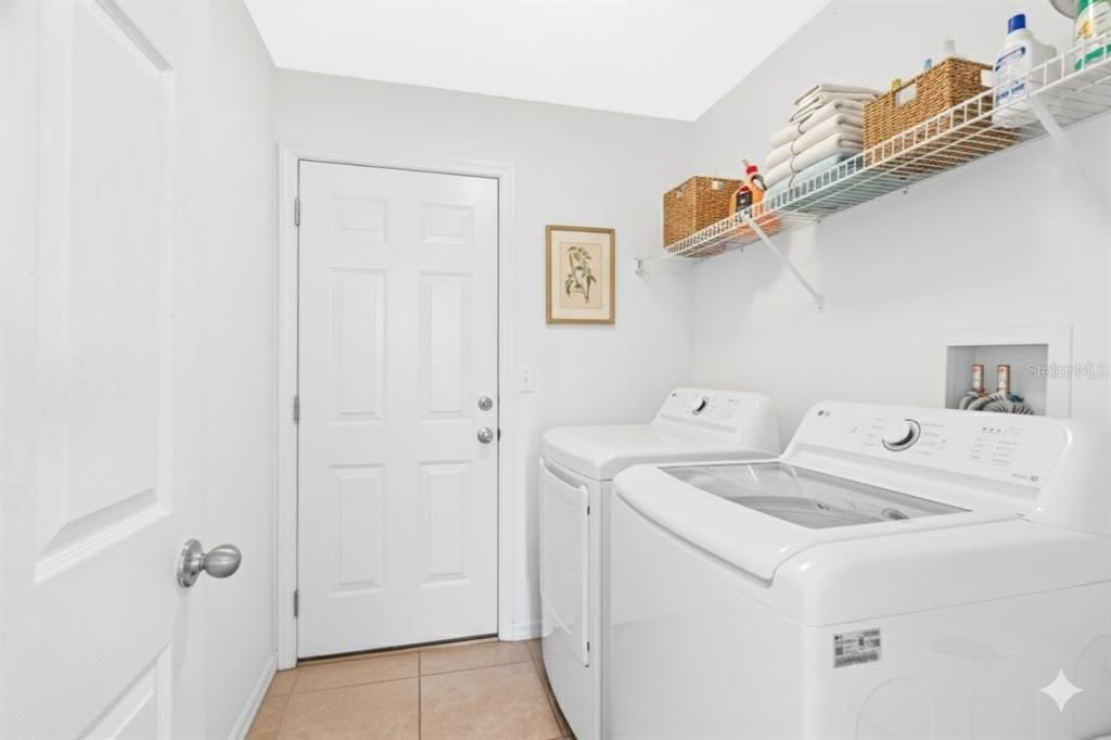 For Sale: $299,999 (3 beds, 2 baths, 1596 Square Feet)