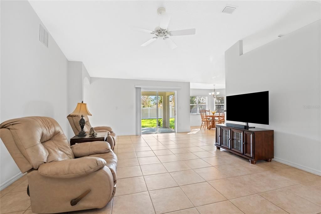 For Sale: $299,999 (3 beds, 2 baths, 1596 Square Feet)