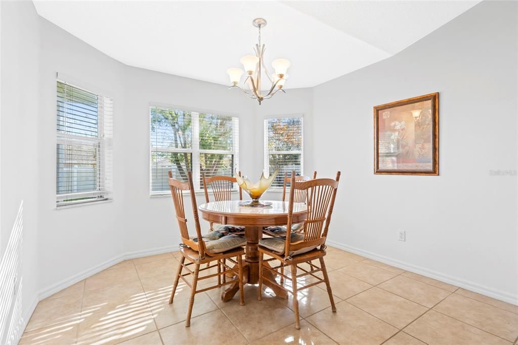 For Sale: $299,999 (3 beds, 2 baths, 1596 Square Feet)