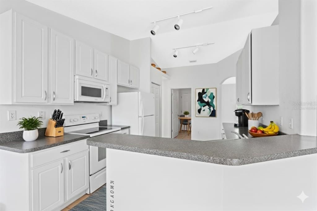 For Sale: $299,999 (3 beds, 2 baths, 1596 Square Feet)