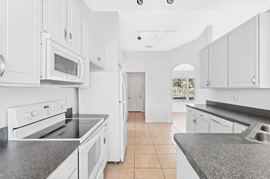 For Sale: $299,999 (3 beds, 2 baths, 1596 Square Feet)