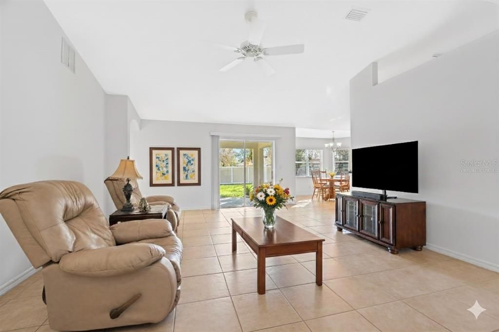 For Sale: $299,999 (3 beds, 2 baths, 1596 Square Feet)